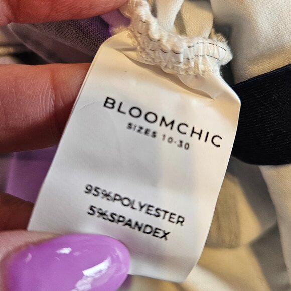 NWT Bloomchic 26W Striped Stretchy Tee BLUE/WHITE Side Button Detailing - Picture 9 of 11